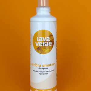 Detergente Bucato Ambra Emotion Lavaverde – 720 ml – Profumo Mela, Spezie, Ambra e Cedro