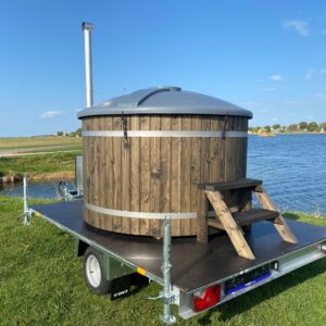 Botte idromassaggio Standard con coperchio su rimorchio