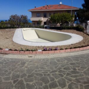 piscina casseri forma libera