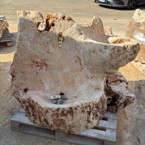 Fontane in pietra naturale – modelli artigianali unici per giardino e terrazze