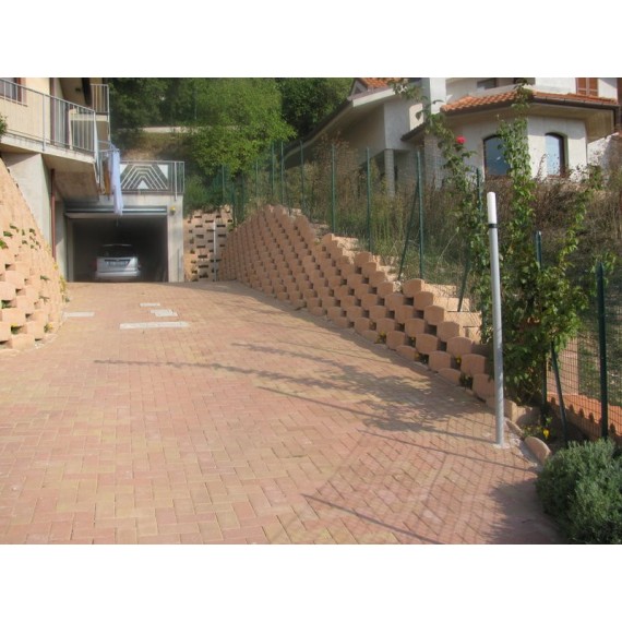 pavimentazione-doppio-strato-base-mattone-105×21-8.jpg