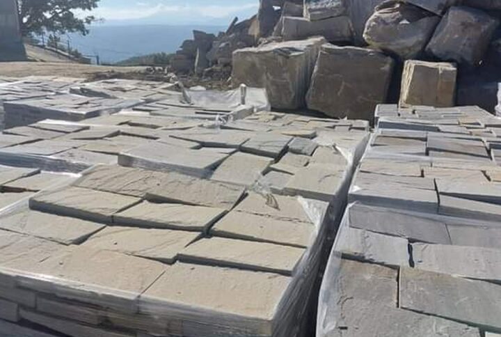 Pietre naturali da esterno – lastre per vialetti, marciapiedi e sassi ornamentali