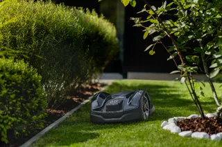 husqvarna-automower-305e-nera-robot-rasaerba-03.webp