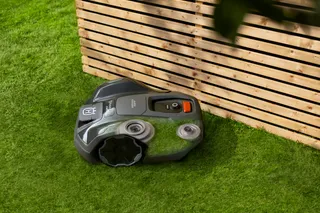 husqvarna-automower-310e-nera-robot-rasaerba-04.webp