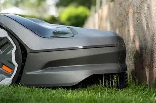 husqvarna-automower-405xe-nera-robot-rasaerba-06.webp
