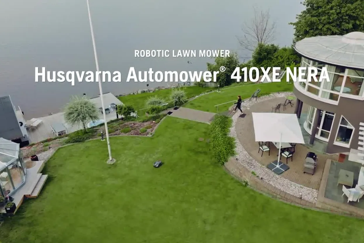 husqvarna-automower-410xe-nera-robot-rasaerba-02.webp