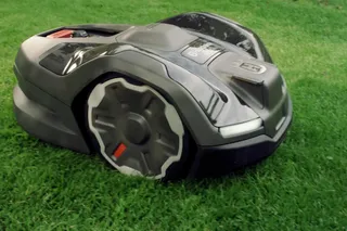 husqvarna-automower-410xe-nera-robot-rasaerba-07.webp