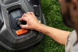husqvarna-automower-450x-nera-robot-rasaerba-06.webp