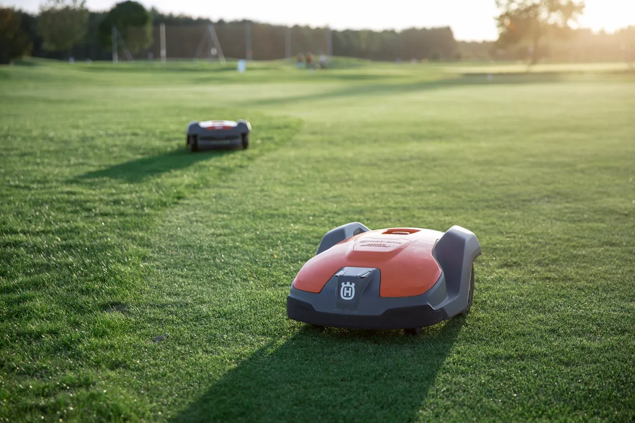husqvarna-automower-550-robot-rasaerba-02.webp