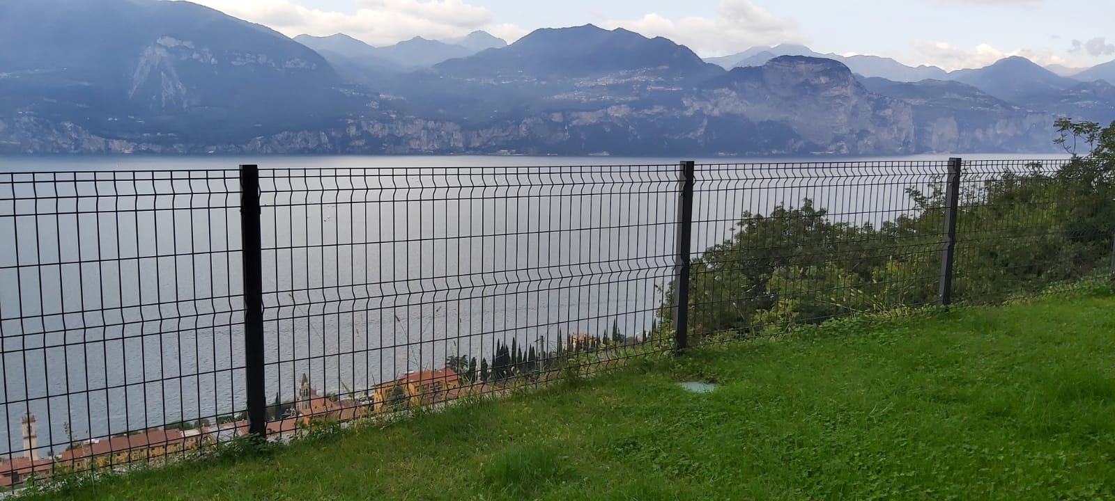 recinzione-modulare-elettrosaldata-in-pannelli-recinzione-rete-rigida-02.jpg